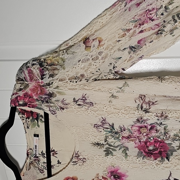 Origami Sm Floral Lace Long Blouse - Picture 5 of 15